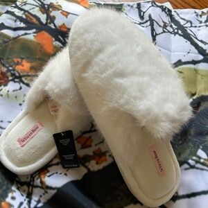 La Vie En Rose Faux Fur Slippers - NWT